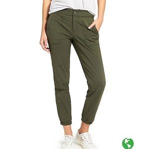Athleta trekkie jogger Size 8 TALL - Forest Green